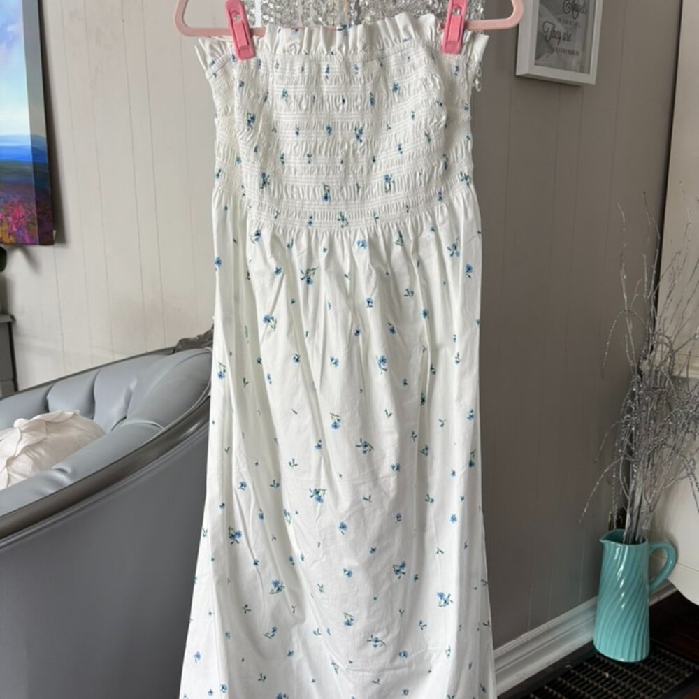 NWT H&M White with Blue Floral print smoked Midi Dress L